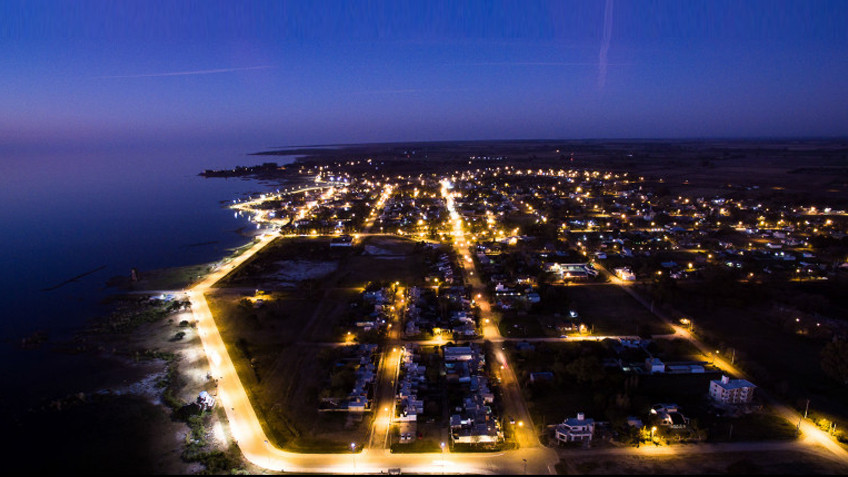 Ciudad de Miramar iluminada